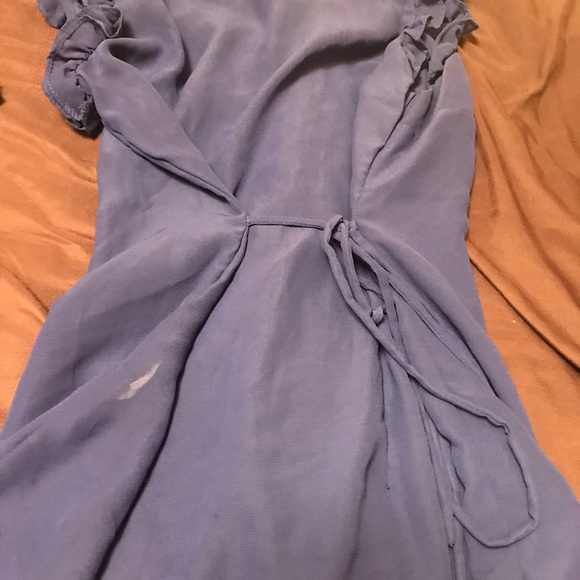 Blue shirt with buttons. - Picture 2 of 3